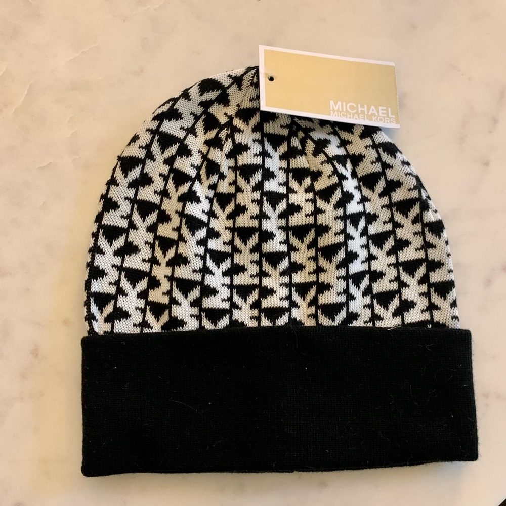 NWT- Michael Kors 3-Piece Cold Weather Set- Beanie Hat, Gloves, Scarf - Picture 4 of 5